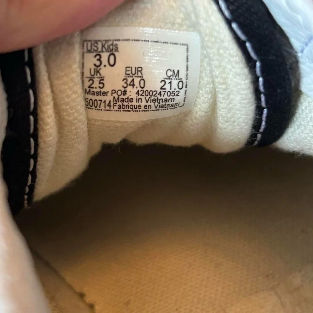 Kids- Black and White Vans Old Skool Shoes/ size 3
